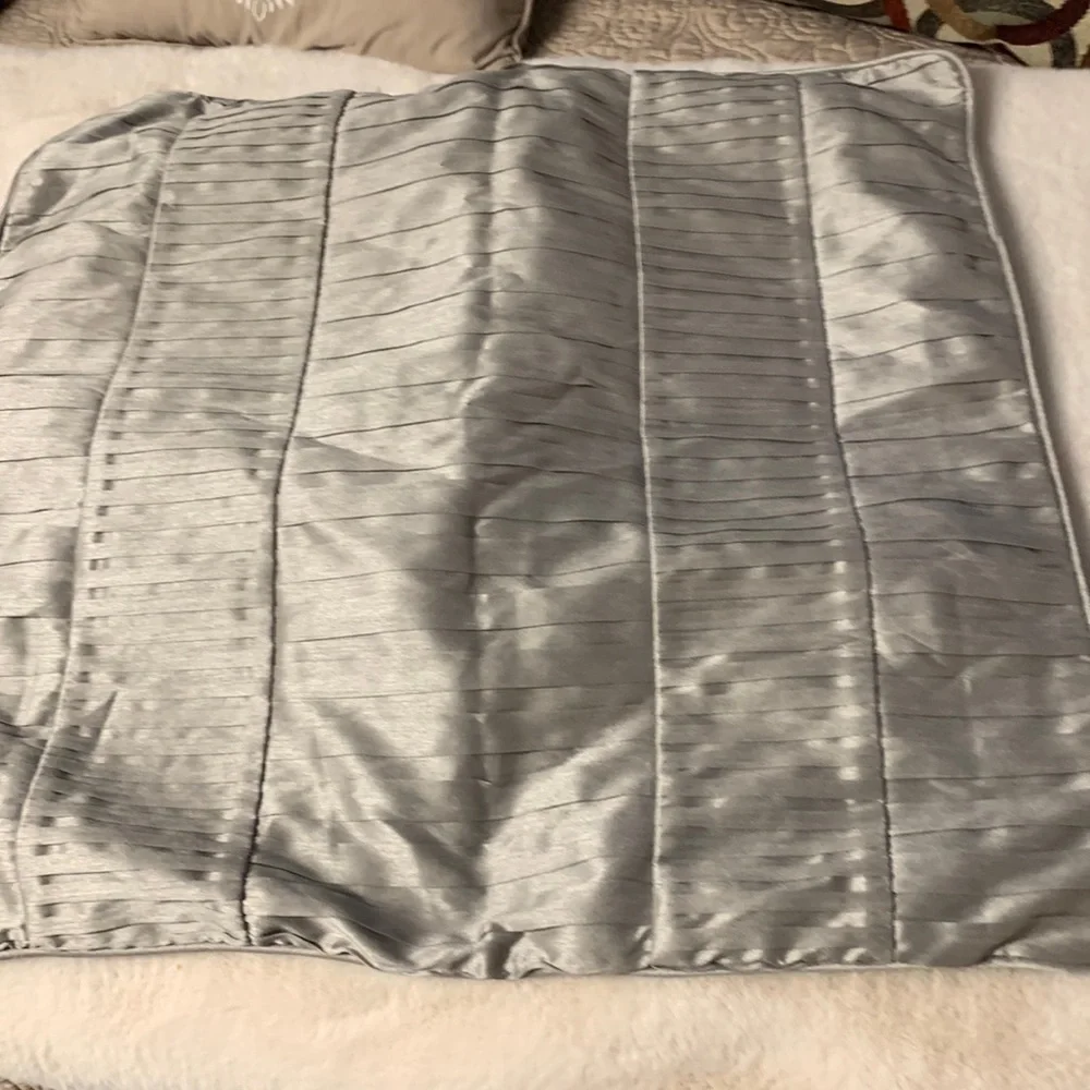 Duvet Silver 5 pc set Park Ave collection Duvet, two pillows shams 2 cur…